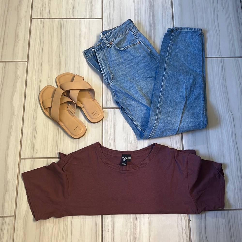 BDG Medium Wash Mom Jeans Size 27